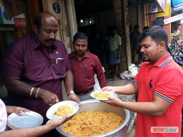 16-Sep-2014-President Bday Celeb Briyani Distribution-1