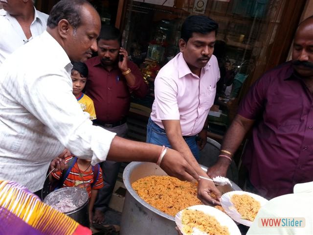16-Sep-2014-President Bday Celeb Briyani Distribution-17