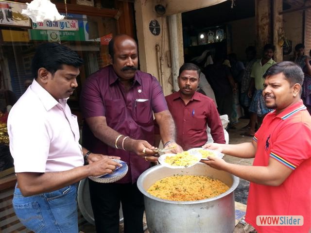 16-Sep-2014-President Bday Celeb Briyani Distribution-2
