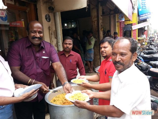 16-Sep-2014-President Bday Celeb Briyani Distribution-3