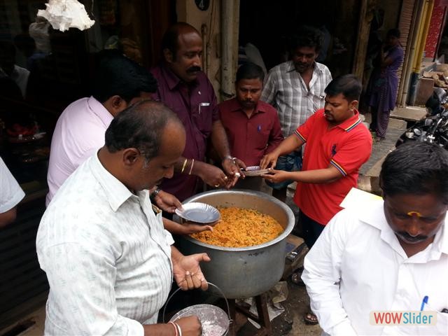 16-Sep-2014-President Bday Celeb Briyani Distribution-6