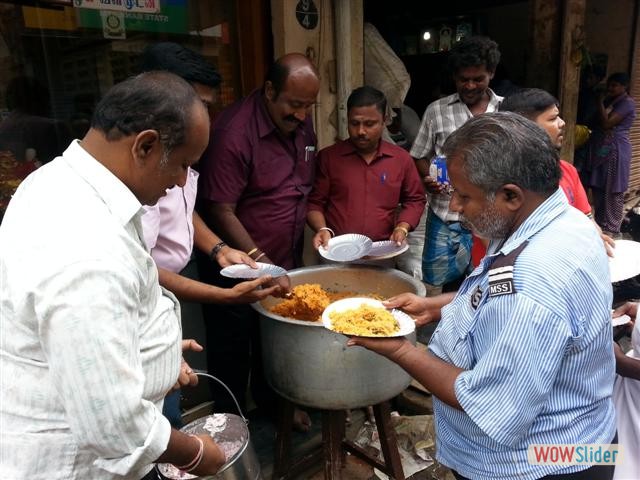 16-Sep-2014-President Bday Celeb Briyani Distribution-8